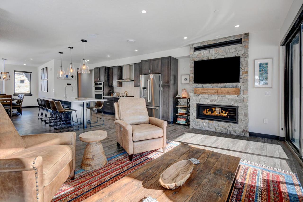 Riverside Luxury Villa: Hot Tub, Views & Activity Perks Winter Park Exterior photo